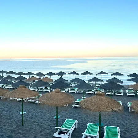 Cozy Fuengirola Apartment With Sea View & Pool Buitenkant foto