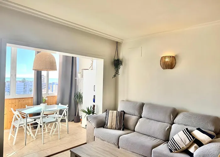 Cozy Fuengirola Apartment With Sea View & Pool